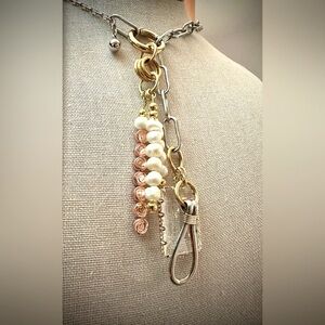 🤘🎸 Handcrafted “Heavy Metal & Pearls”
Carabiner Charm Necklace❣️